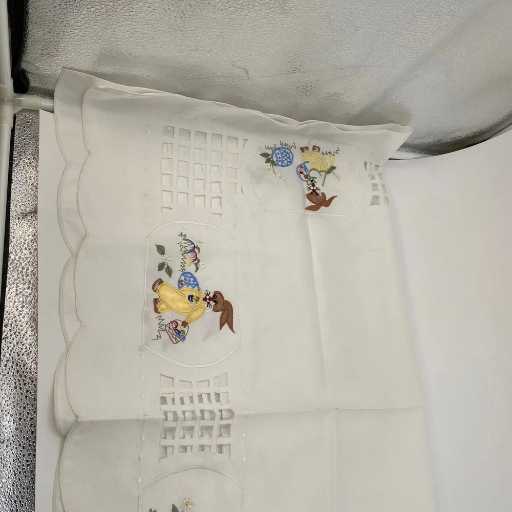 Vintage White Easter Bunny Egg Embroidered Tablecloth Cutwork Scalloped Edge 32
